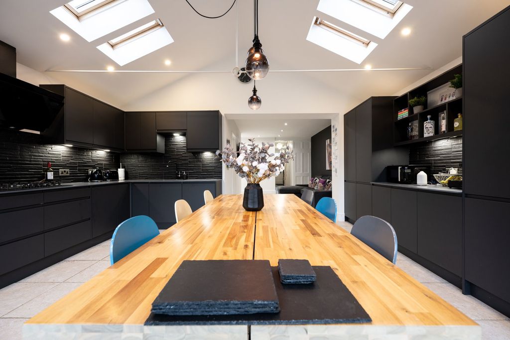 Property photo 3 of 49