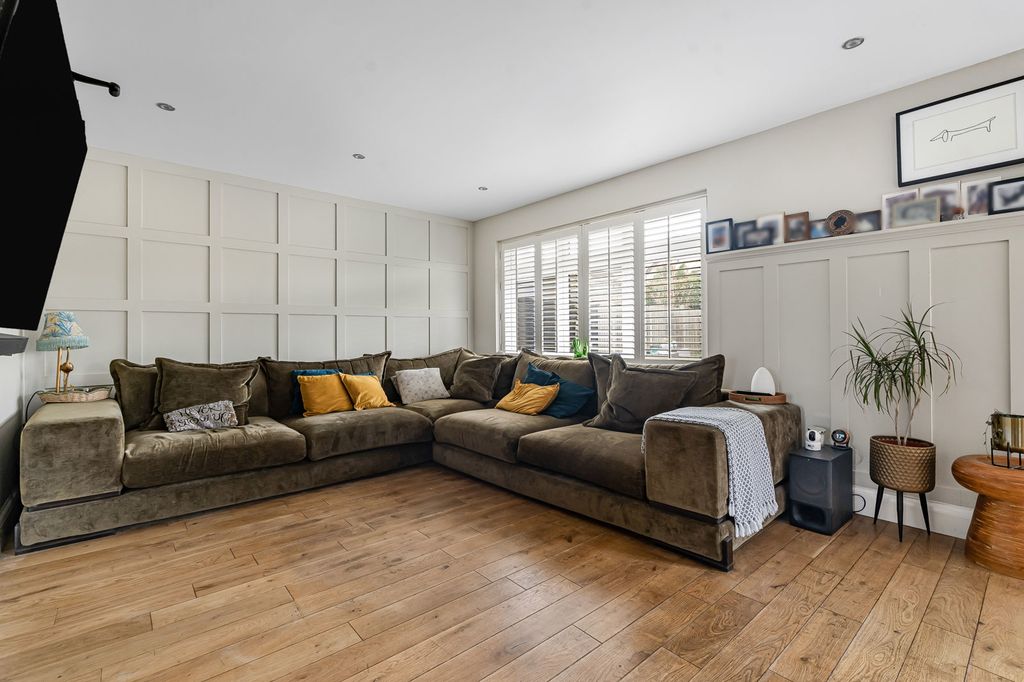 Property photo 2 of 27 Reception/Kitchen