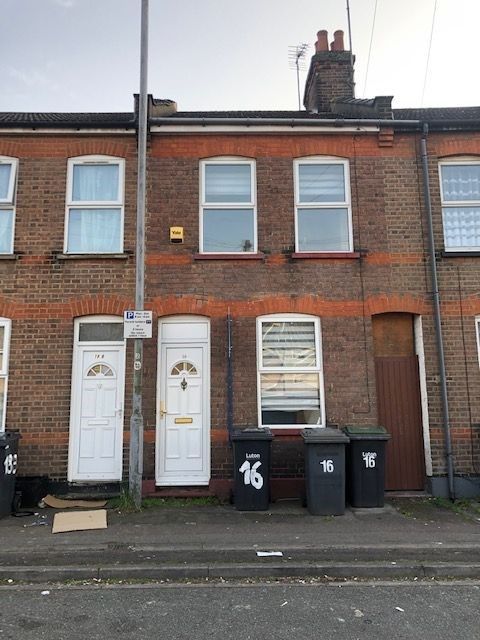 Property photo 1 of 11 Large 2 Bedroom Terraced For Rent