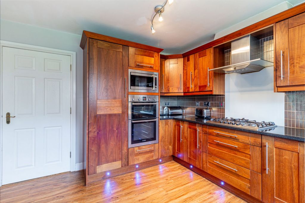 Property photo 3 of 26