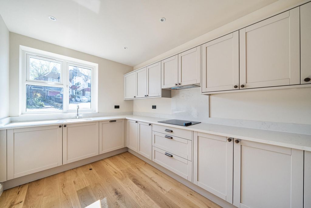 Property photo 2 of 12 Kitchen