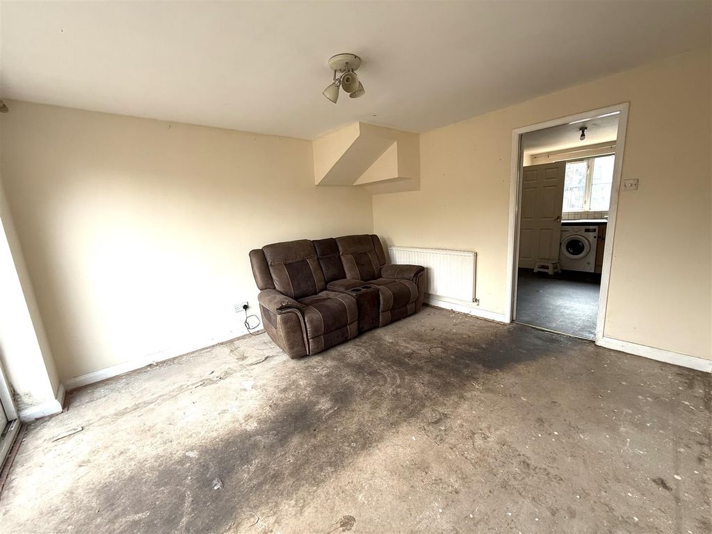 Property photo 3 of 11 10 St Pauls Lounge.Jpeg