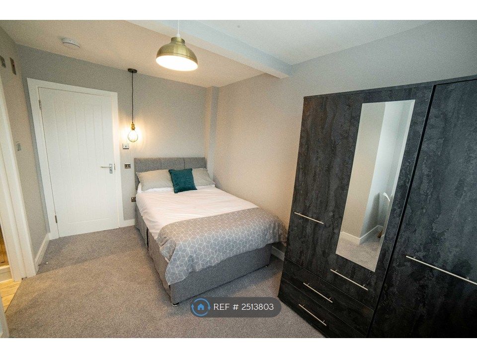 Property photo 2 of 34