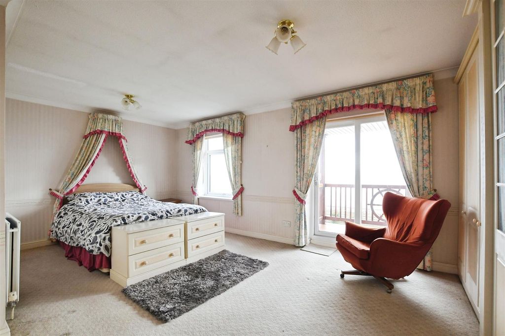 Property photo 2 of 25 Bedroom 1