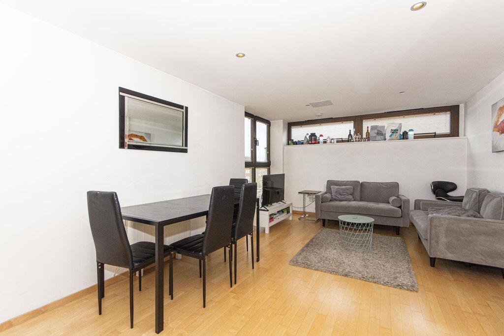 Property photo 3 of 12 Carter House 2024 (2).Jpg