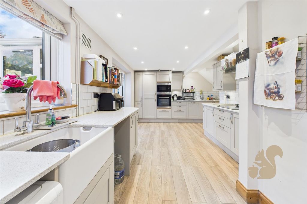 Property photo 3 of 18 Kitchen