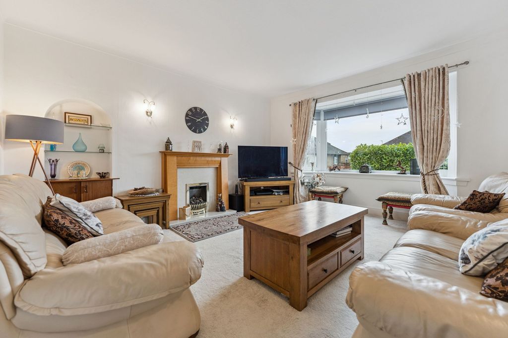 Property photo 3 of 32