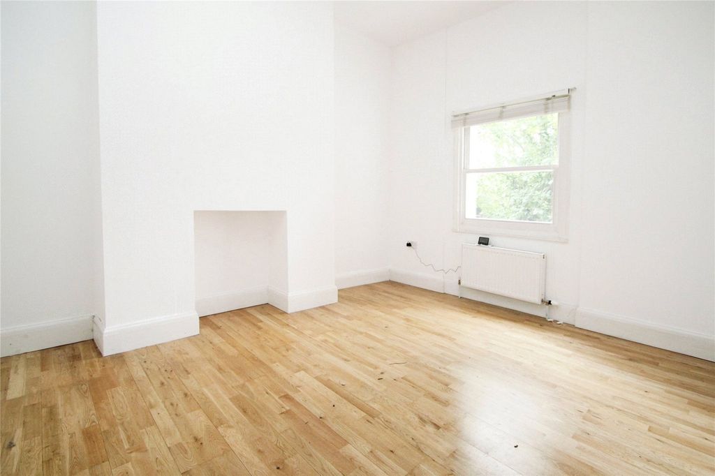 Property photo 3 of 8 Picture No. 10