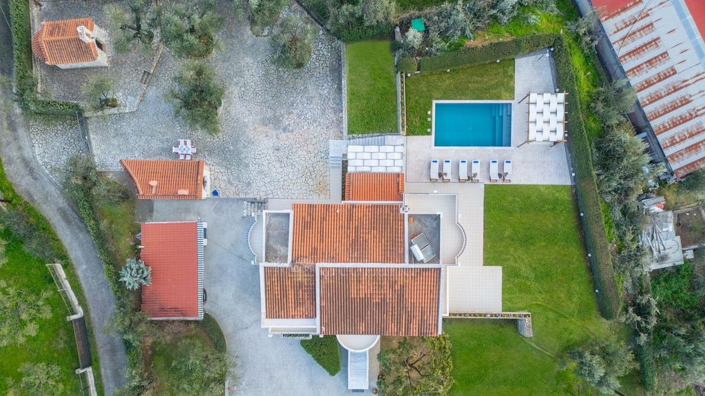 Property photo 2 of 27