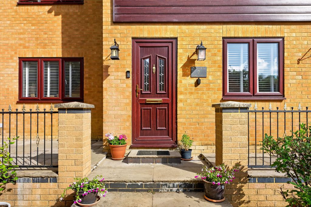 Property photo 2 of 36