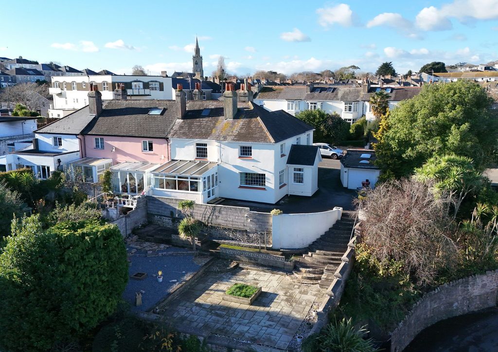 Property photo 2 of 45