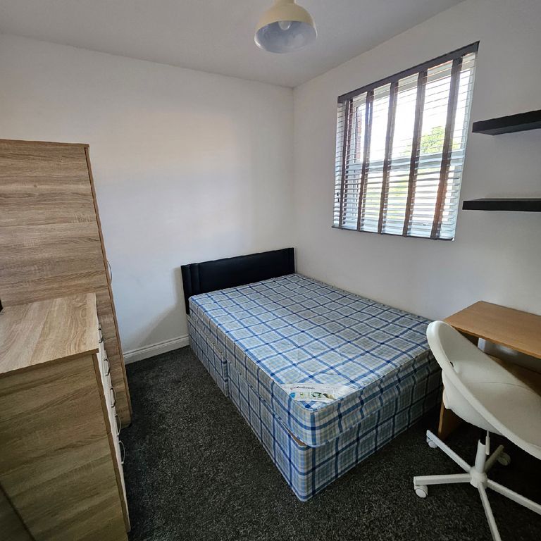 Property photo 3 of 14 Middle_Front