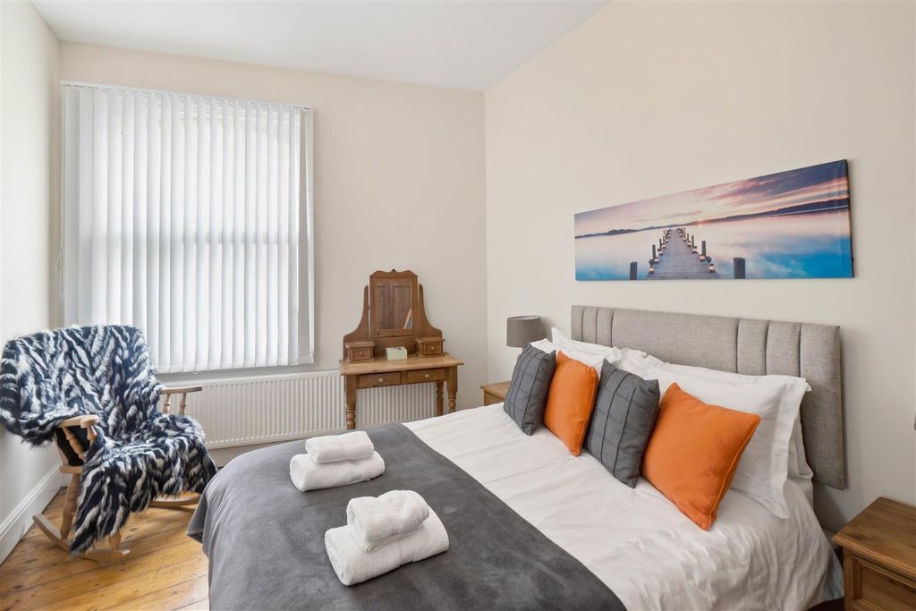 Property photo 3 of 9 Bedroom