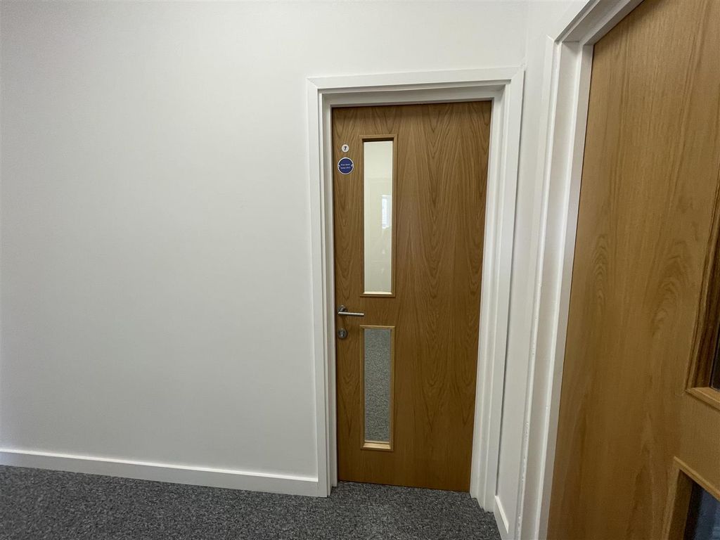 Property photo 2 of 27