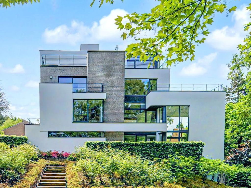 Property photo 1 of 30