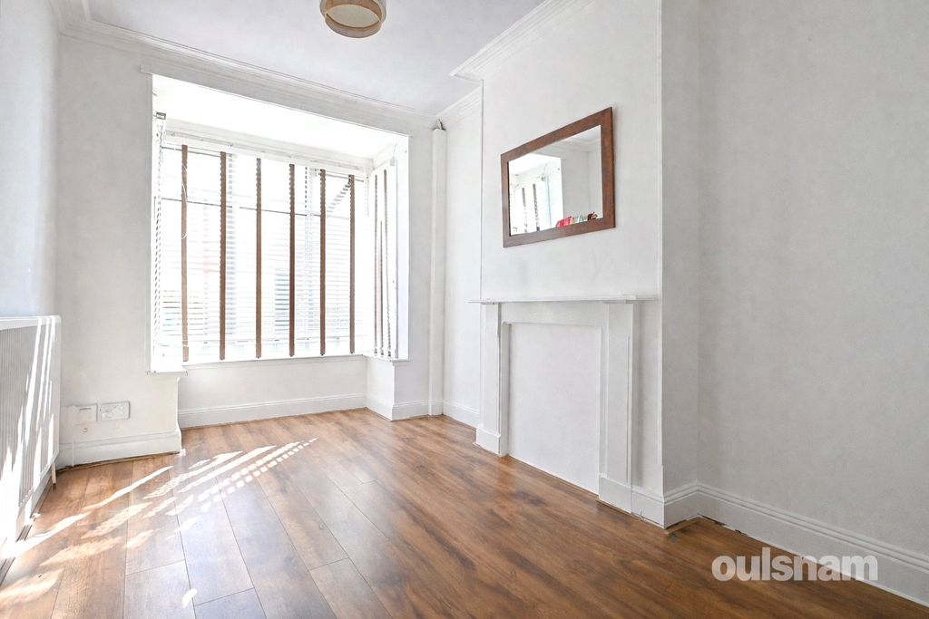 Property photo 2 of 18 Picture No. 17