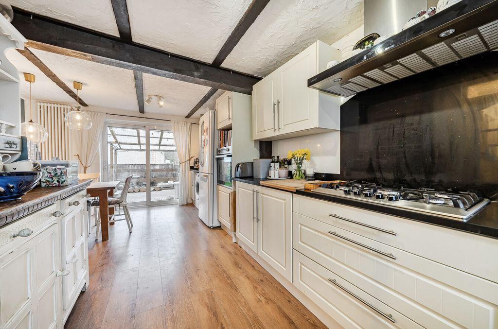 Property photo 3 of 13 1410704-6-698Cb6F...