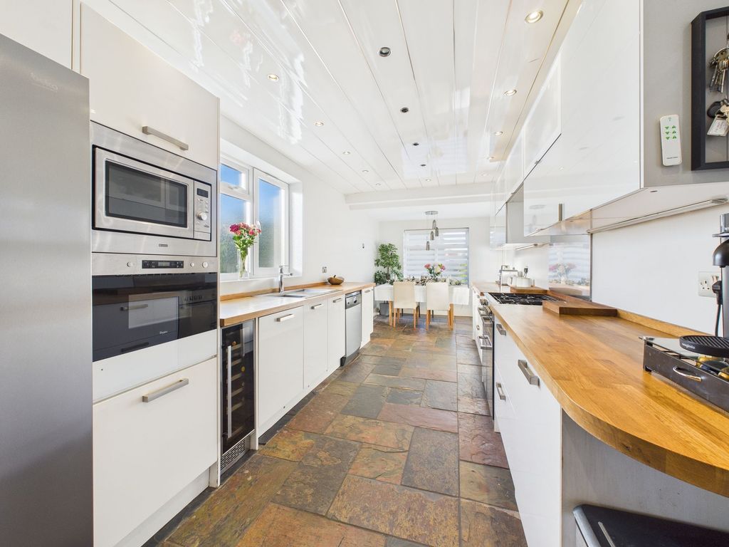 Property photo 3 of 15 Kitchen