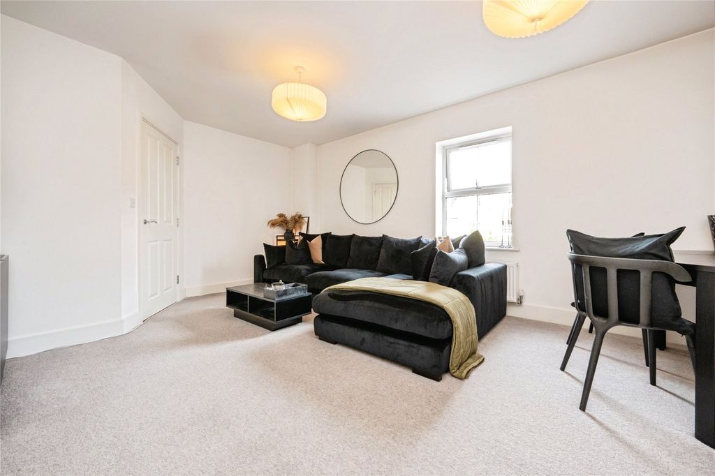 Property photo 2 of 14 Picture No. 15