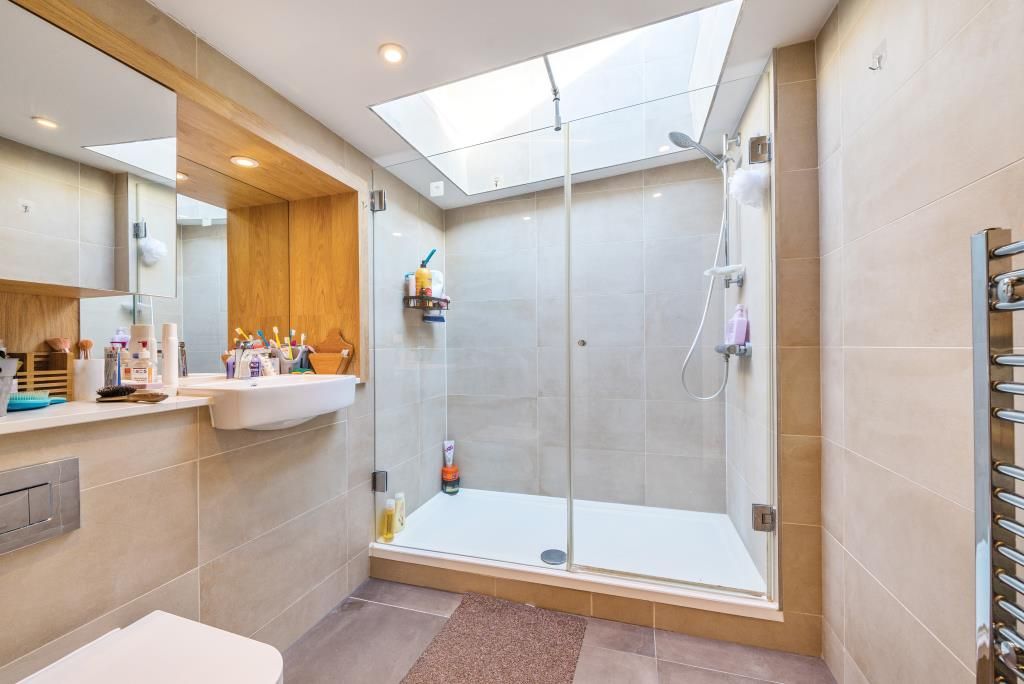 Property photo 3 of 10 Bathroom