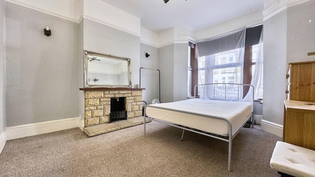 Property photo 1 of 15 Hh