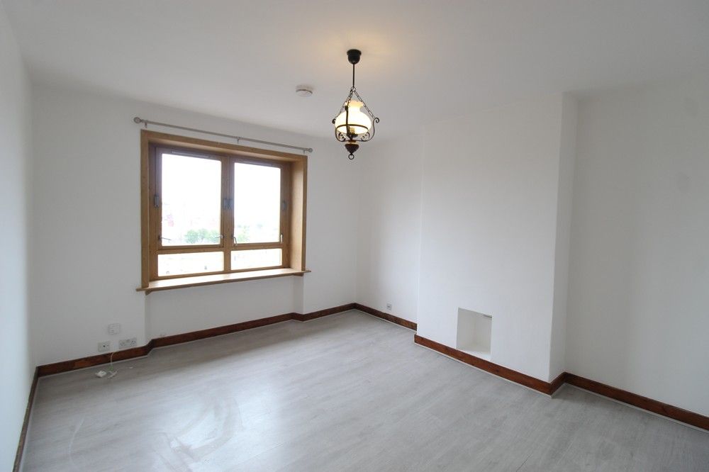Property photo 1 of 8 Lounge New 2026
