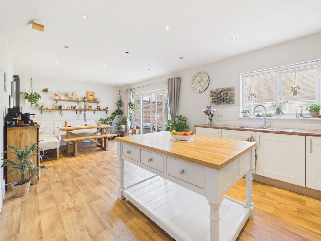 Property photo 3 of 18 5520446