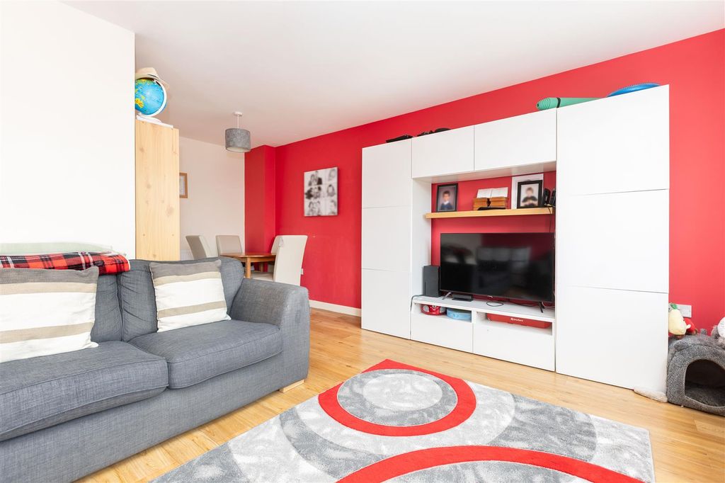 Property photo 2 of 21 Lounge/Diner