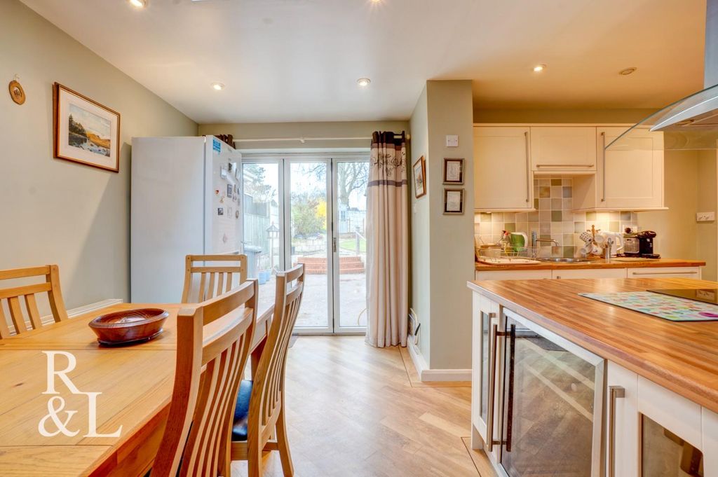 Property photo 3 of 25 3 Donnington (16).Jpg