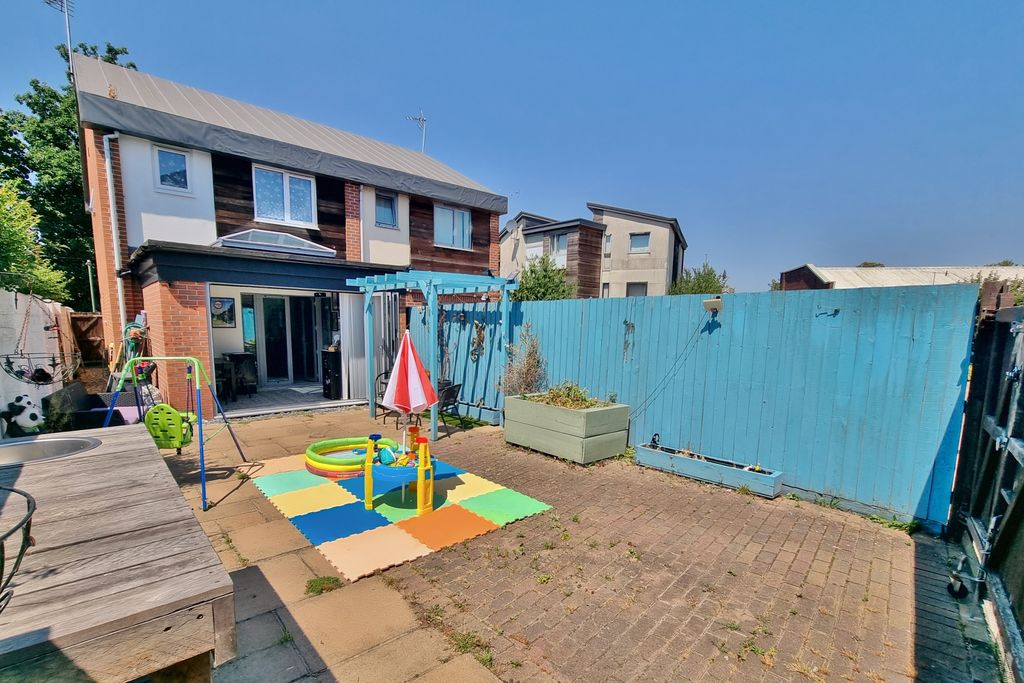 Property photo 2 of 12