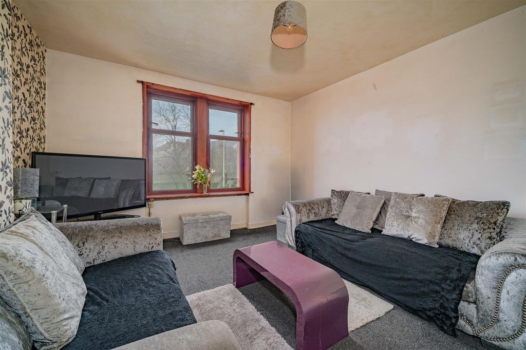 Property photo 2 of 11 7C Moncur Crescent Dundee-6.Jpg