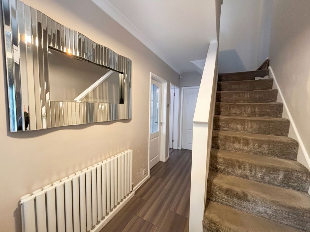 Property photo 2 of 28