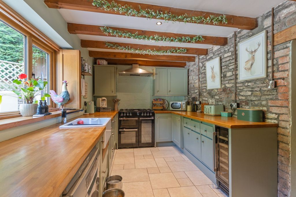 Property photo 2 of 52