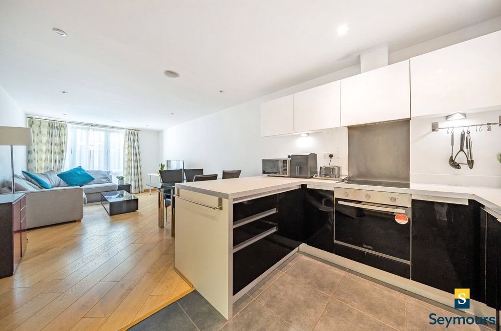 Property photo 2 of 15 Kitchen/Lounge