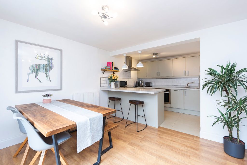 Property photo 3 of 16 Dining Area