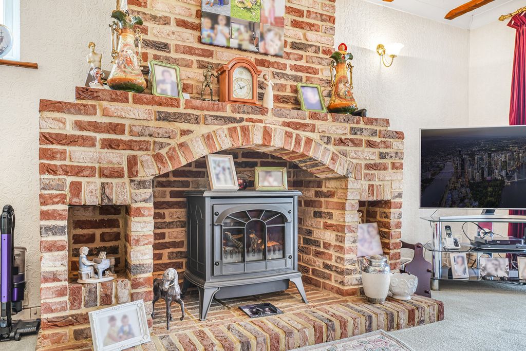 Property photo 1 of 34