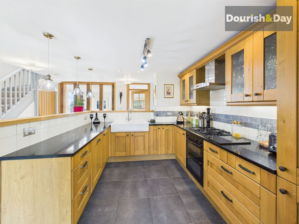 Property photo 2 of 22 Fitted Kitchen