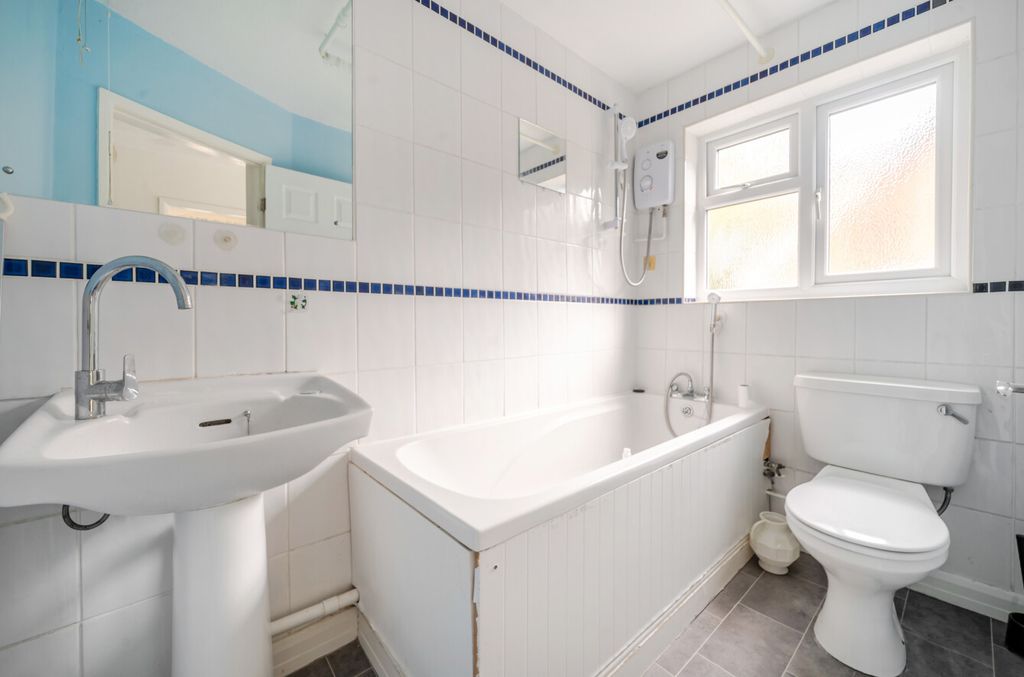 Property photo 3 of 11 1334868-15-68Adc9...