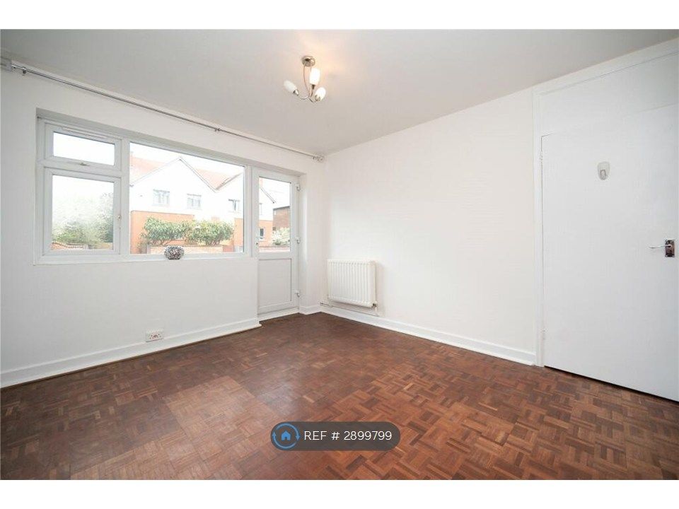 Property photo 3 of 6 Bedroom
