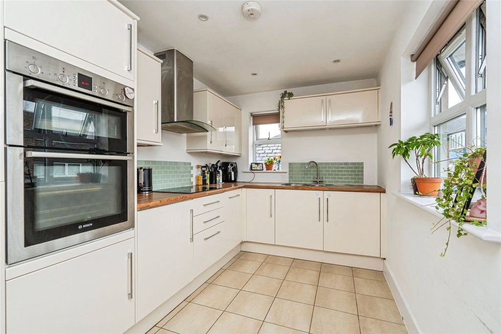 Property photo 2 of 25 Picture No. 27