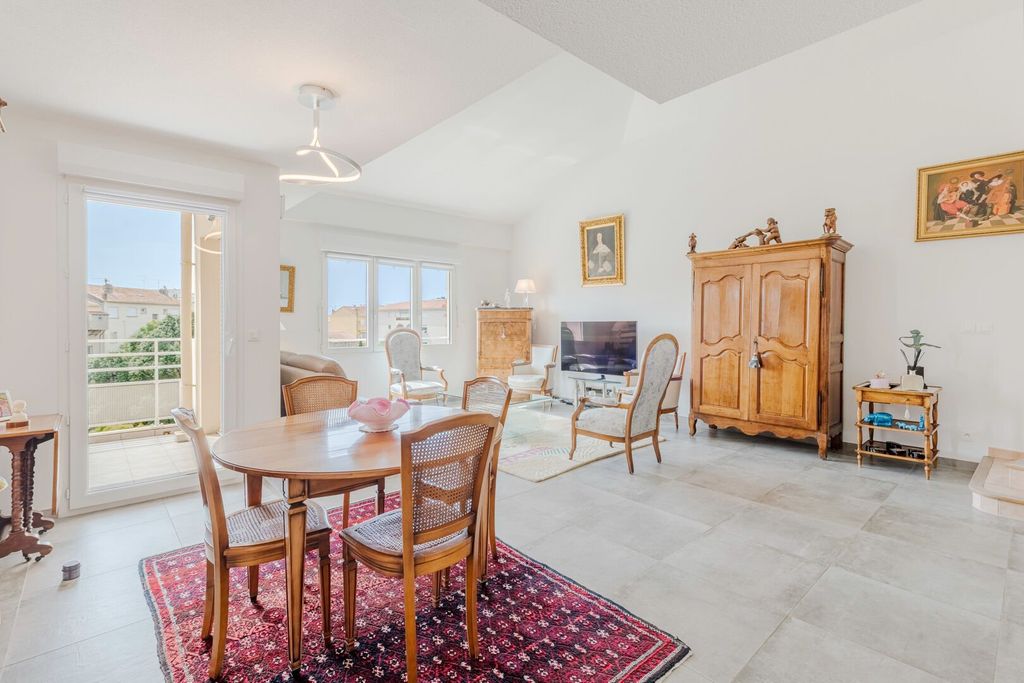 Property photo 1 of 18 Saint Raphael Apartment Top Floor City Centre Terrace And Garage Quiet Location