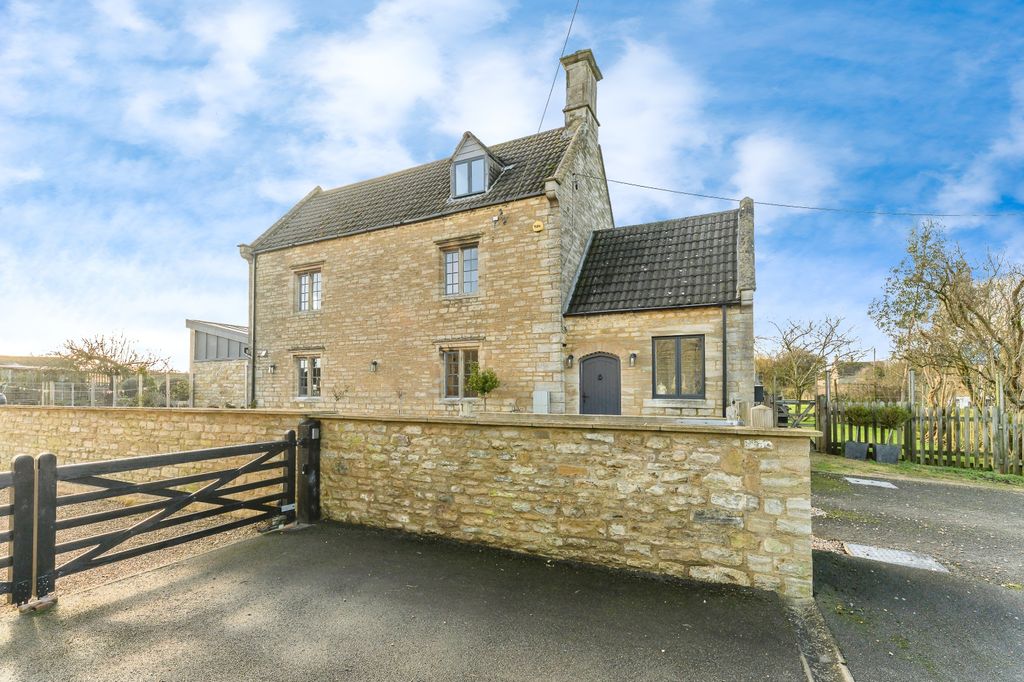 Property photo 1 of 33 Dsc_4830