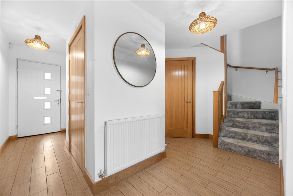 Property photo 2 of 23 Hallway