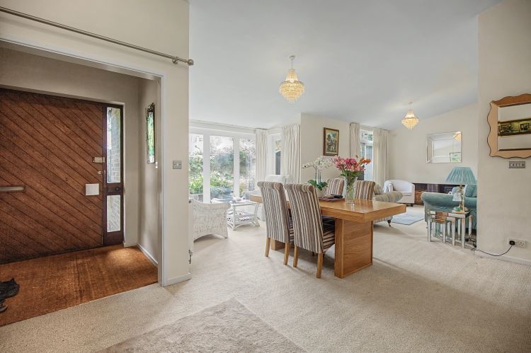 Property photo 3 of 11 335318