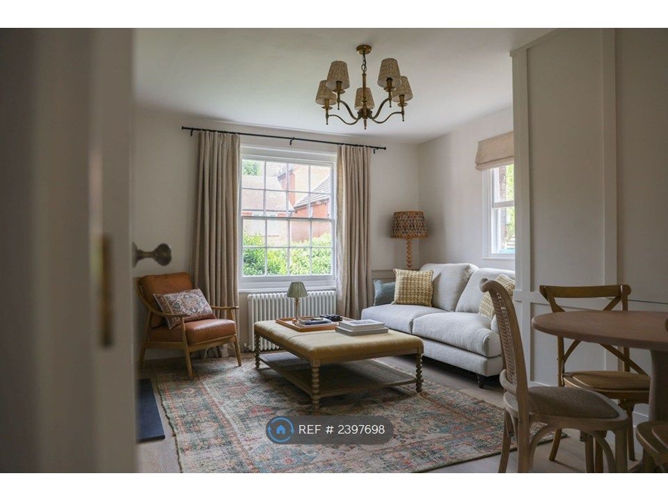 Property photo 1 of 17 Living Room