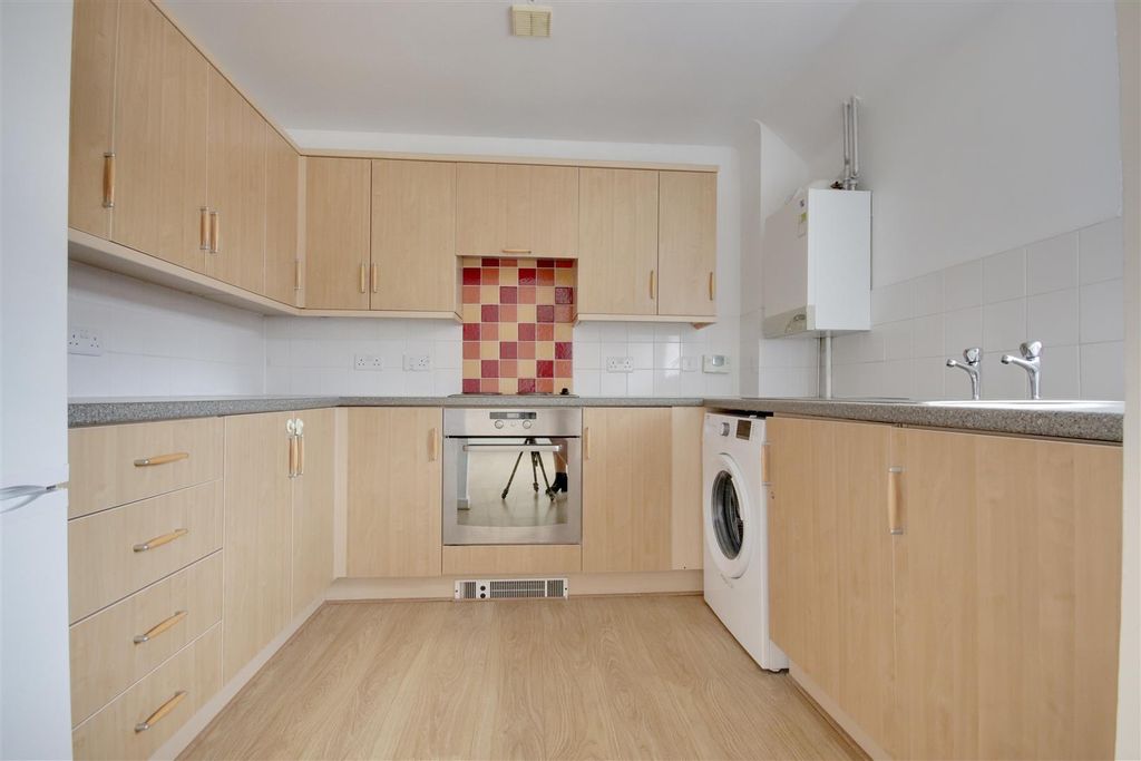 Property photo 3 of 7 Kitchen.Jpg