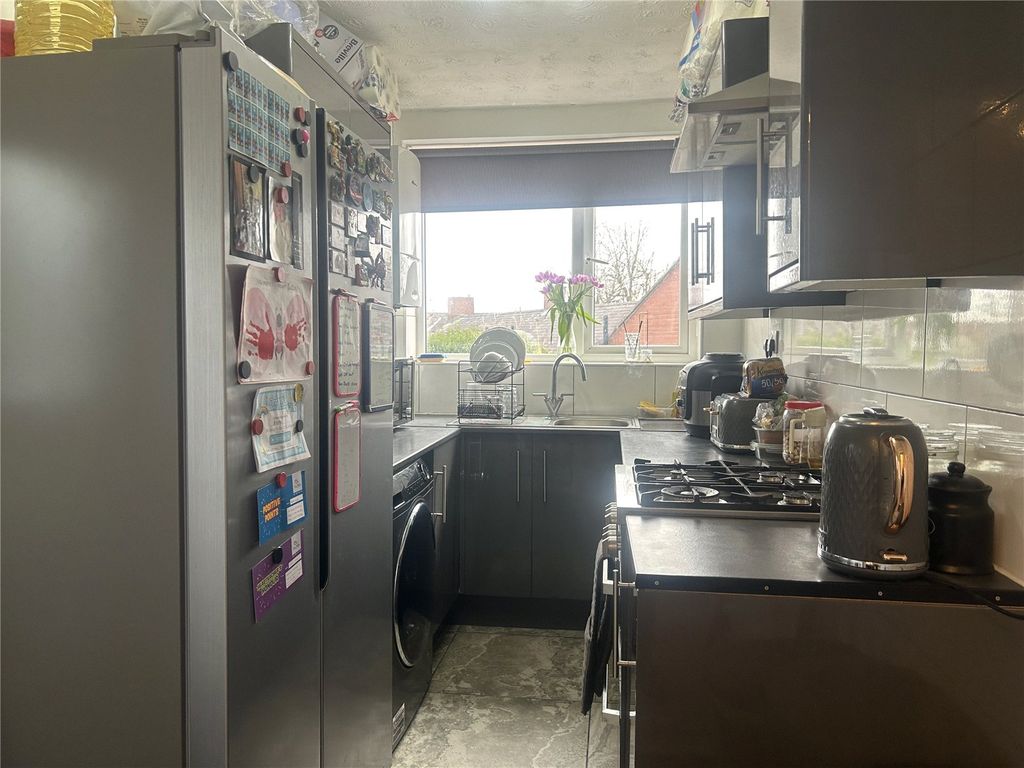 Property photo 3 of 16 Kitchen