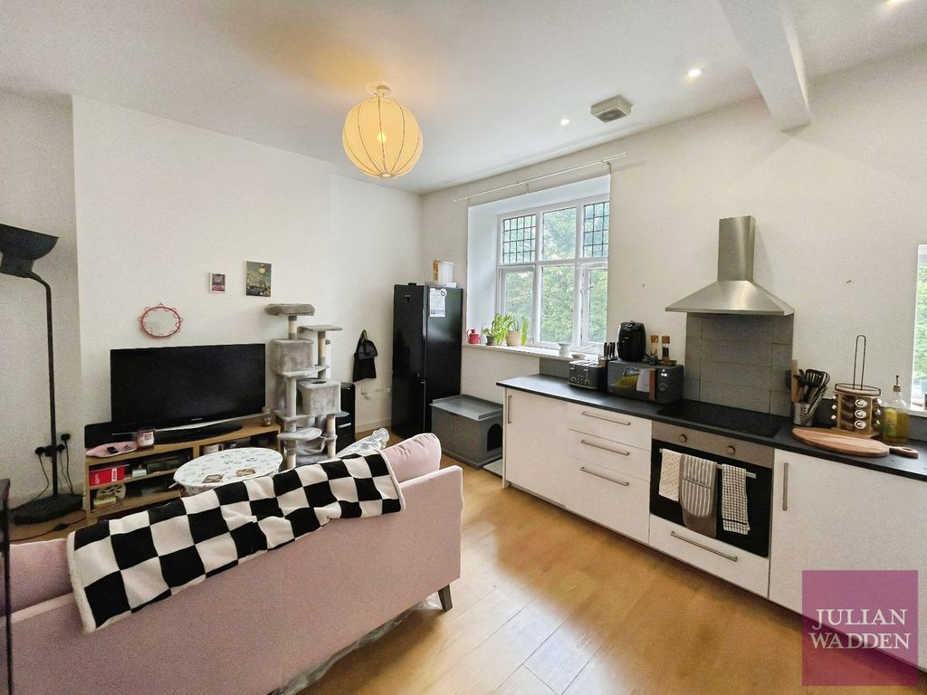 Property photo 2 of 9 Picture No. 15