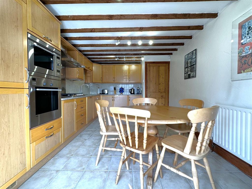 Property photo 2 of 22 Spacious Dining Kitchen 707