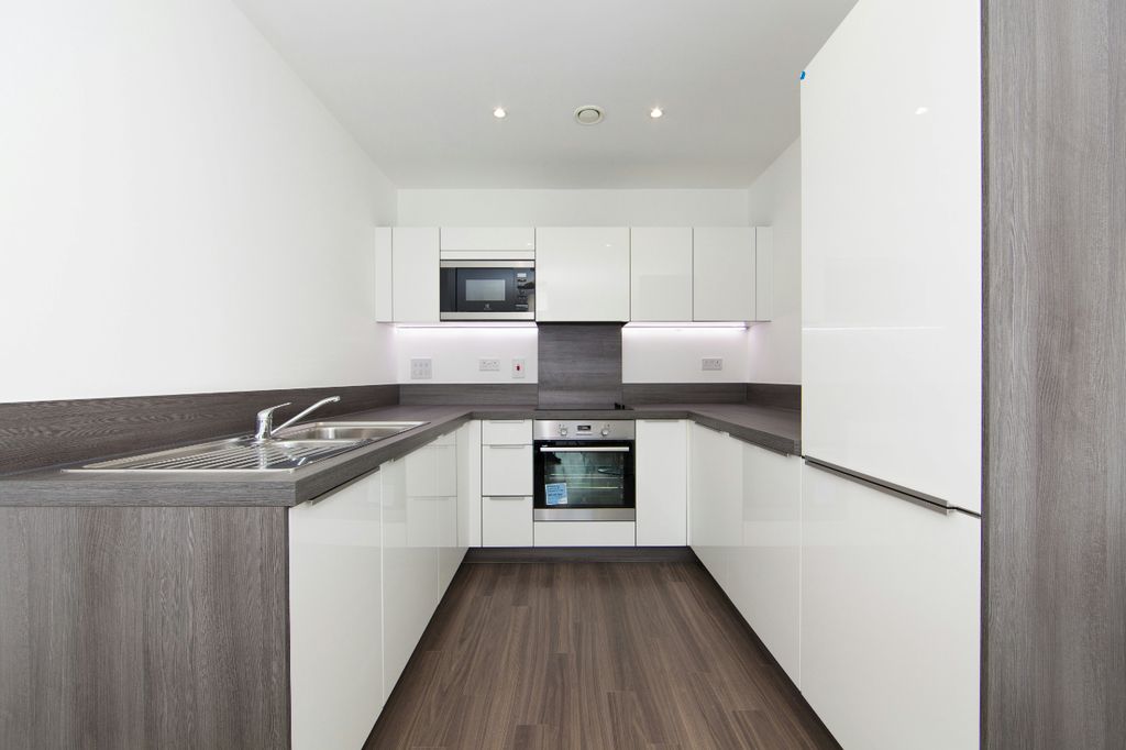 Property photo 3 of 7 Kitchen